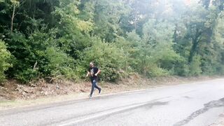 ‍MADRE NATURA INCANTA,SEDUCE E SI FA PRENDERE DAGLI UOMINI CHE FANNO JOGGING NEL BOSCO