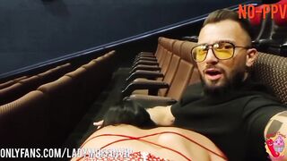 Al primo appuntamento al cinema mi fa un pompino e gli sborro in bocca