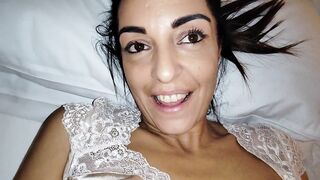Moglie porca prende tanto cazzo da un amico di nascosto in Hotel durante vacanza - vero amatoriale