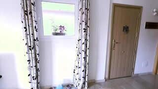 La Babysitter - PARTE 1.: Italiana mi succhia il cazzo maiala e pompinara mi parla sporco!