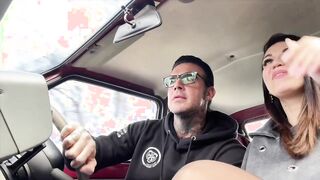 milf tradisce il suo ragazzo con uno sconosciuto nella sua panda _lucas speracchi