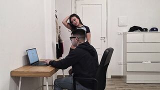 AMATORIALE ITALIANO Convinco un nerd a farmi il test di matematica e in cambio mi sborra in faccia