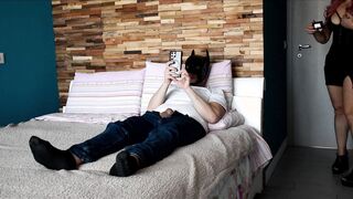 becco il porco a segarsi con i miei video e alla fine me lo scopo come si deve