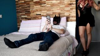 becco il porco a segarsi con i miei video e alla fine me lo scopo come si deve