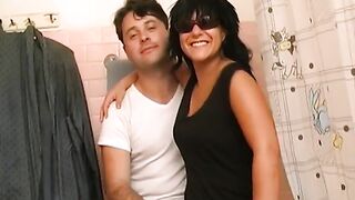 La mia vicina da poco maggiorenne italiana ama prenderlo nella figa