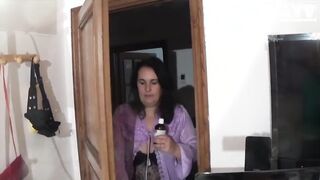 Amatoriale con Michelle una matura italiana con la figa pelosa si fa aprire la figa