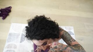 La mamma Busty della migliore amica mi fa un e mi scopa con le tette (POV con Arabelle Raphael)