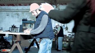2 ragazze lavoratrici si fanno inculare e scopare due volte in questo fantastico quartetto interrazziale