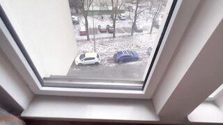 SCOPO E GODO ALLA FINESTRA! La gente guarda e mi sentono godere (DIA ITA)