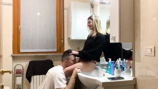 La fidanzata di mio fratello si chiude in bagno e vuole che la scopo. Dialoghi italiano. Ankle socks