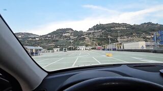 Autista arrapato mi scopa nel parcheggio del supermercato. Video completo sulla mia pagina OF.